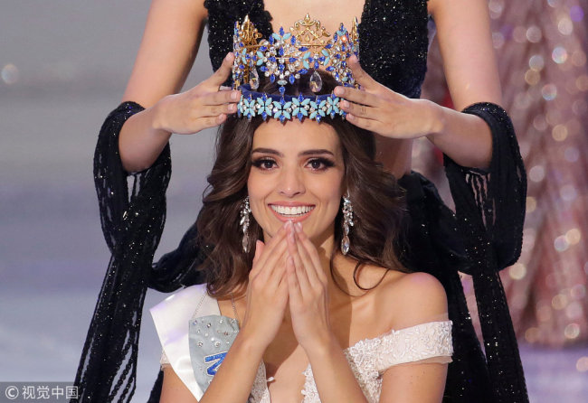 Miss Mexico Vanessa Ponce de Leon is crowned as she wins(获得 huòdé)  the Miss World 2018 title in Sanya in south China's Hainan Province on December 8, 2018. [Photo: VCG]
