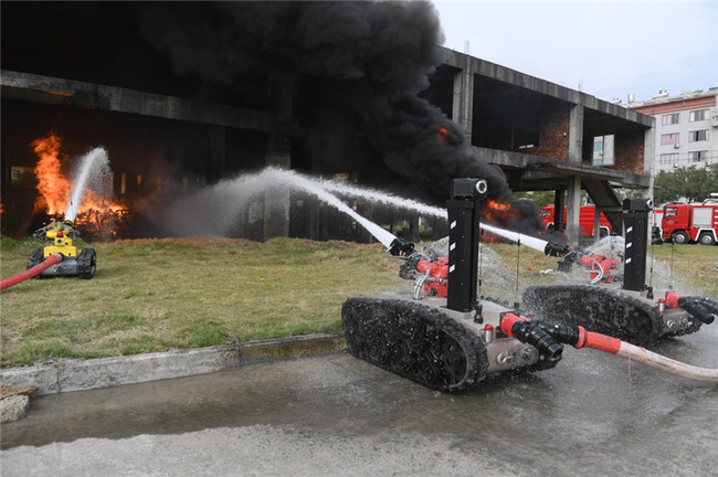 Firefighting robots spray water during a drill at a factory in Ningde, Fujian Province on Wednesday, December 12, 2018. [Photo: Xinhua]