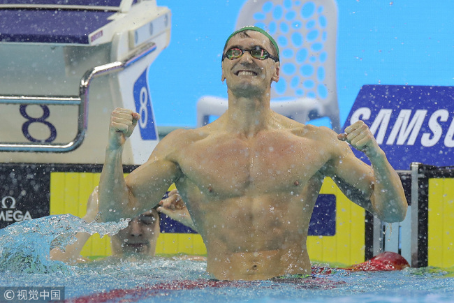 South Africa's Cameron van der Burgh celebrates after winning the men's 100-meter breaststroke final at the 14th FINA World Swimming Championships at the Hangzhou Olympic Sports Expo on Wednesday, December 12, 2018. [Photo:VCG]