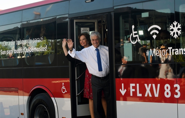 Chilean President Miguel Juan Sebastián Piñera stands on an electric bus made by BYD, on Thursday, December 13, 2018. [Photo: China Plus]