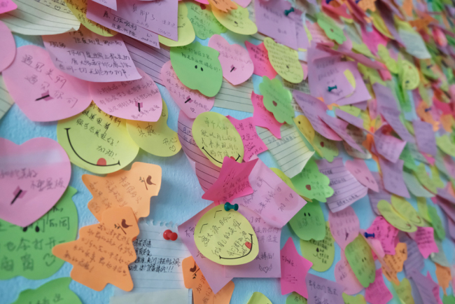 Stickers with messages left by customers at the Forgive Hotpot Restaurant in Beijing on December 3, 2018 [File photo: IC]