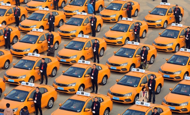 A ceremony for the first batch of 60 methanol taxis launched in Xi'an on Thursday, December 20, 2018. [Photo:IC]