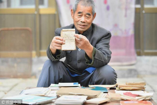 On Tuesday, October 18, 2018, Jia Zengwen, a 76-year-old farmer from Shijiazhuang in Hebei Province presented and introduced 108 diaries he had written over the past 60 years that document the rural transformation he has witnessed. [Photo: VCG]