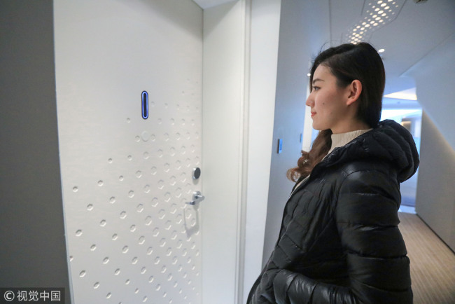 A guest scans her face to enter her room at Alibaba's AI-driven " hotel of the future" in Hangzhou, Zhejiang Province on December 17, 2018. [File photo: VCG]