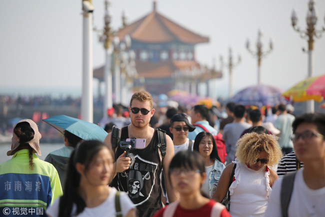 Foreigners visit the Zhanqiao Pier in Qingdao, Shandong Province, on September 29, 2018. [File photo: VCG]