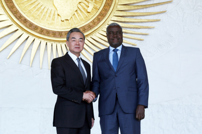 Chinese State Councilor and Foreign Minister Wang Yi (L) shakes hands with Chairperson of the AU Commission Moussa Faki Mahamat at the AU headquarters in Ethiopia's capital Addis Ababa on January 4, 2019. [Photo: IC/Minasse Wondimu Hailu]