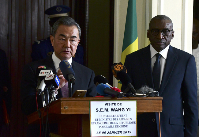 Chinese State Councilor and Foreign Minister Wang Yi (L) is watched by his Senegalese counterpart Sidiki Kaba as he addresses media representatives during a press conference at The Foreign Ministry in Dakar on January 6, 2019. [Photo: AFP/SEYLLOU]