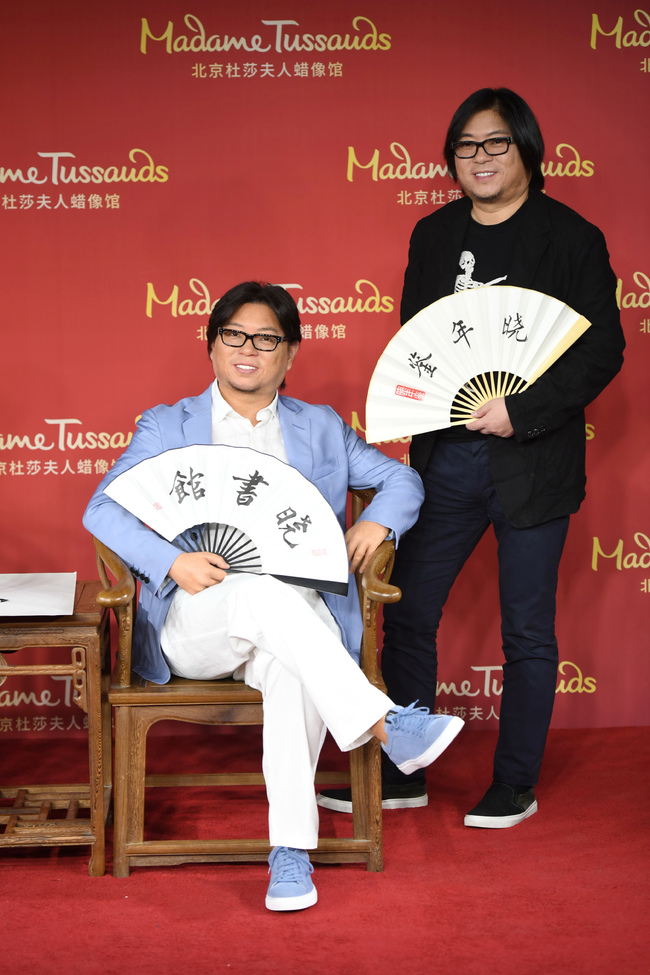 Madame Tussauds Beijing in the historical Qianmen area recently unveiled a wax replica of Chinese songwriter, composer, music producer and chat show host Gao Xiaosong. [Photo:IC]