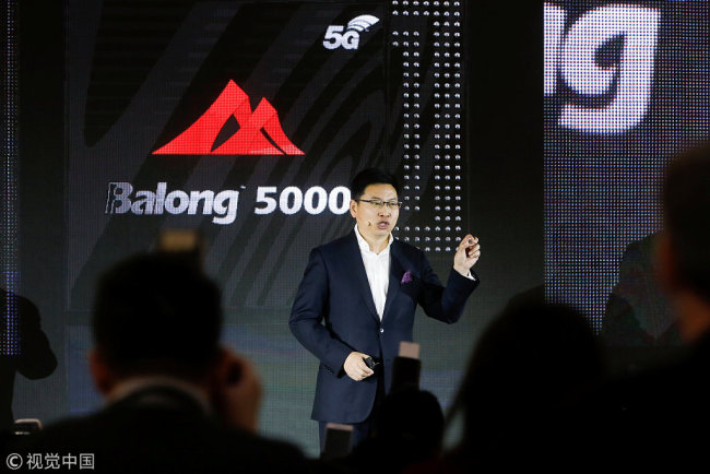 Richard Yu, the CEO of Huawei's consumer business group, holds up the 5G-capable modem Balong 5000 for journalists and guests at a press conference for the launch of Huawei's new 5G products in Beijing on Thursday, January 24, 2019. [Photo: VCG]
