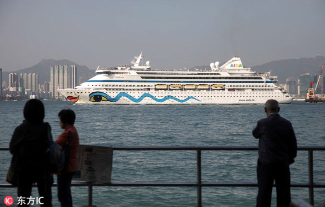 A cruise ships sails into Victoria Harbor as people look on in Hong Kong on January 17, 2019. [Photo: IC]
