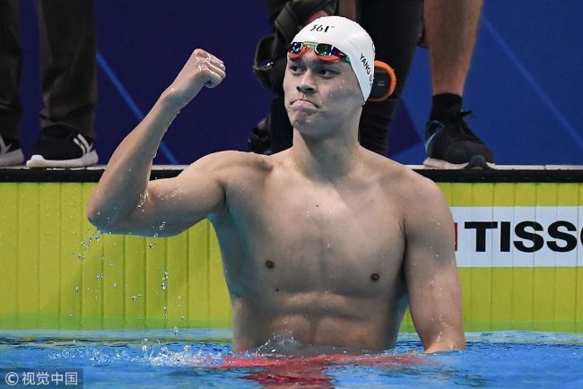 China's Sun Yang celebrates winning the final of the men's 800m freestyle swimming event during the 2018 Asian Games in Jakarta on Aug 20, 2018. [File Photo:VCG]