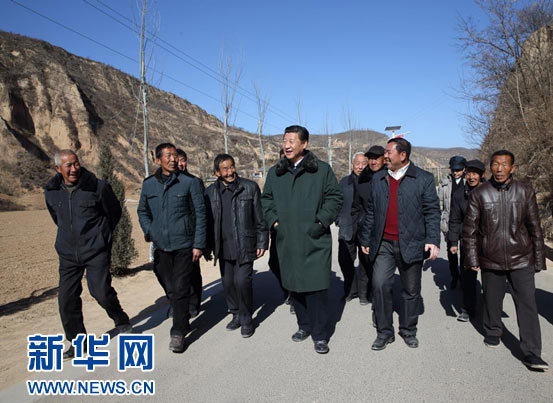 Xi Jinping visits Liangjiahe Village ahead of the Spring Festival in 2015. [Photo: Xinhua]