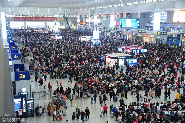 Crowded travelers waiting for their trains to go back home during the annual Chinese New Year travel rush in Hongqiao Railway Station in Shanghai on February 2, 2019. [Photo: VCG]