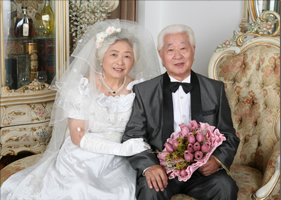 The couple celebrated their 60th wedding anniversary in 2007. [Photo: China Plus]