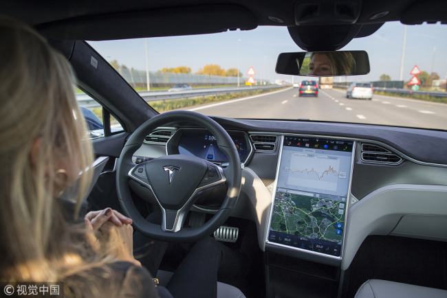 An employee drives a Tesla Model S electric automobile equipped with Autopilot hardware and software, hands-free on a highway in Amsterdam, Netherlands, on Monday, Oct. 27, 2015. [File Photo: VCG]
