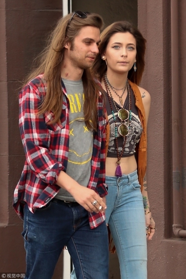 Paris Jackson with multiple hickeys spotted holding hands with an unidentified mystery man while shopping on Melrose Avenue on Jan 29, 2019. The daughter of the late pop superstar Michael Jackson was said to be 'utterly distraught' over new accusations leveled against him in the new documentary 'Leaving Neverland.' [Photo: VCG]