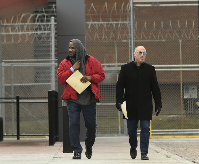 Singer R. Kelly left, walks with his attorney Steve Greenberg right, after being released from Cook County Jail, March 9, 2019, in Chicago. [Photo: AP/Paul Beaty]