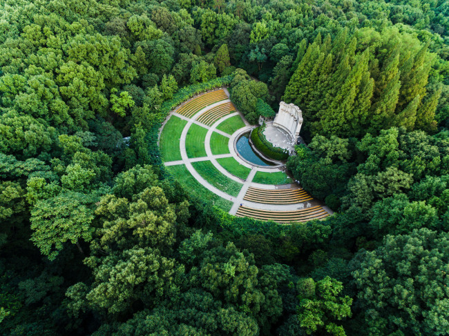 The aerial photo shows the scenic area in Nanjing Zhongshan Mausoleum. [File Photo: IC]