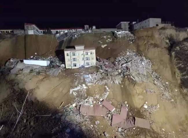 The scene of a landslide that destroyed buildings in a residential area in the township of Zaoling in Linfen City, Shanxi Province on Friday evening. [Photo: People's Daily]