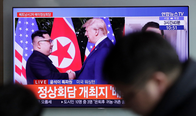 A TV screen showing file footage of U.S. President Donald Trump, right, and North Korean leader Kim Jong Un, left, during a news program is seen at the Seoul Railway Station in Seoul, South Korea, Feb. 6, 2019. [Photo: AP/Lee Jin-man]