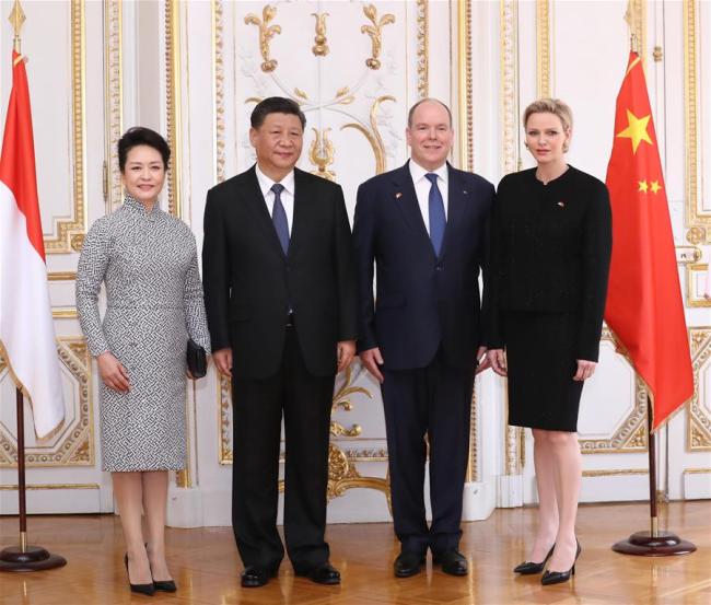Chinese President Xi Jinping (2nd L) and his wife Peng Liyuan (1st L) pose for a group photo with Prince Albert II (2nd R), head of state of the Principality of Monaco, and his wife Princess Charlene in Monaco, March 24, 2019. Xi held talks with Prince Albert II here Sunday. Photo: Xinhua/Ju Peng]