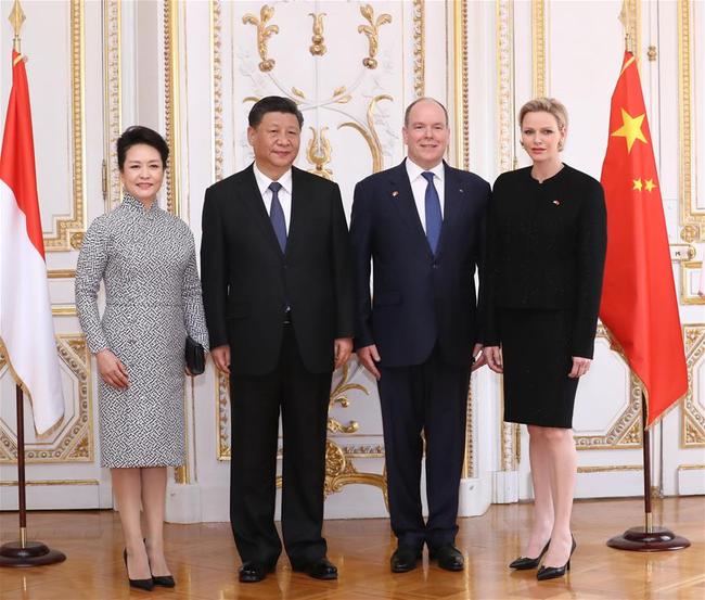 Chinese President Xi Jinping (2nd L) and his wife Peng Liyuan (1st L) pose for a group photo with Prince Albert II (2nd R), head of state of the Principality of Monaco, and his wife Princess Charlene in Monaco, March 24, 2019. Xi held talks with Prince Albert II here Sunday. Photo: Xinhua/Ju Peng]