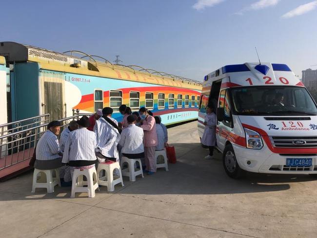 The eye hospital on wheels stopped at a location where cataract patients can receive treatment. [File Photo: Provided to China Plus]