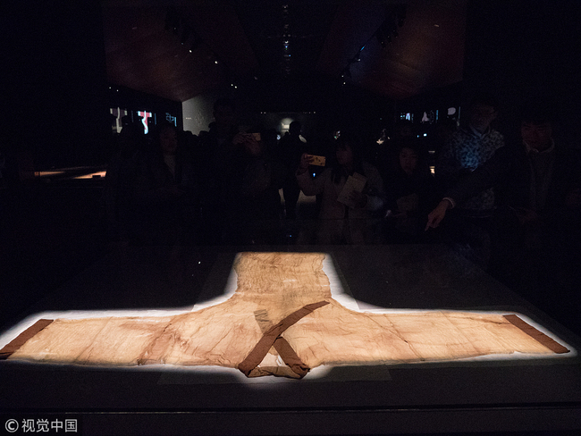 The original silk garment is exhibited in Hunan Provincial Museum in Changsha, Hunan province, on Nov. 29, 2017. [File Photo: VCG]