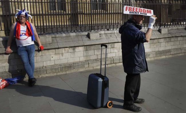 Pro-Brexit campaigners lobby outside Parliament in London, Thursday, March 28, 2019. The British government says it plans to hold a new Brexit debate in Parliament Friday, but hasn't confirmed whether it will call a third vote on its twice-rejected European Union divorce deal. [Photo: AP]