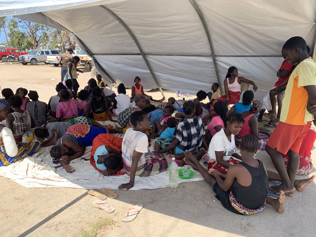 Photo taken on March 29th, 2019 shows some survivors of Cyclone Idai are packed in a camp. [Photo: China Plus/ Gao Junya]