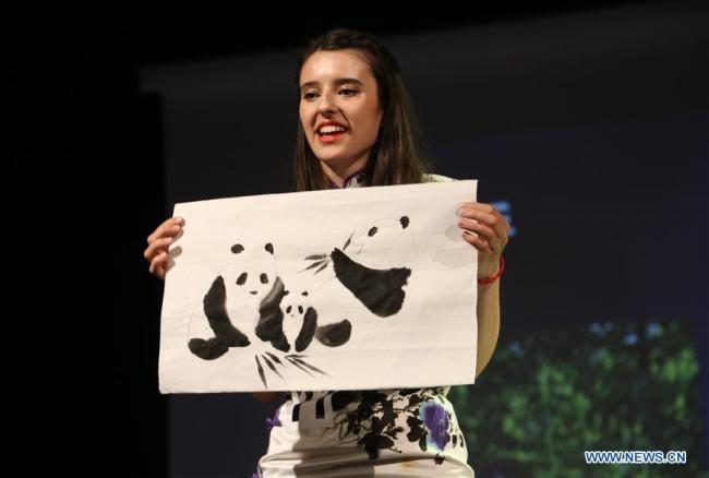 A contestant shows a picture during the "Chinese Bridge" competition in Bucharest, Romania, on April 2, 2019. [Photo: Xinhua]