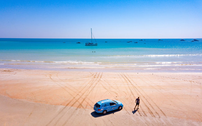 This handout photo taken on July 20, 2018 and released on April 7, 2019 from Dutch driver Wiebe Wakker shows him on Cable Beach in Broome, Western Australia with his retrofitted station wagon nicknamed "The Blue Bandit" during his round-the-world trip in the electric car. [Photo: PLUG ME IN PROJECT/Wiebe Wakke/AFP]