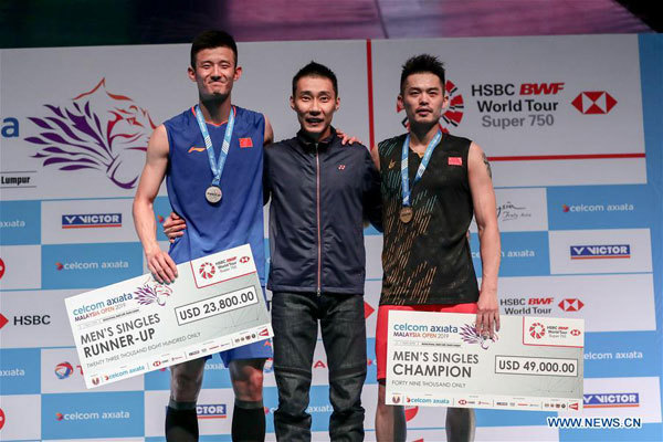 Lin Dan (R) of China, his teammate Chen Long (L) and award presenter Lee Chong Wei of Malaysia react during the awarding ceremony for men's singles at the Malaysia Open in Kuala Lumpur, Malaysia, April 7, 2019. Lin Dan beat Chen Long in the final 2-1 to claim the title. [Photo: Xinhua/Zhu Wei]