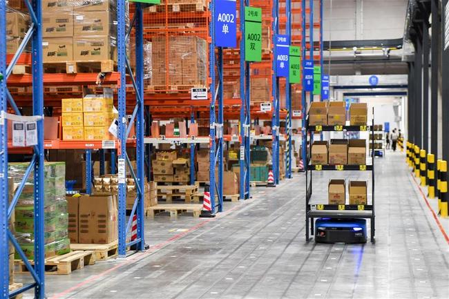 Robots carry goods at a warehouse in the Cainiao Future Park in Wuxi City, Jiangsu Province, Nov. 8, 2018. [Photo: Xinhua]