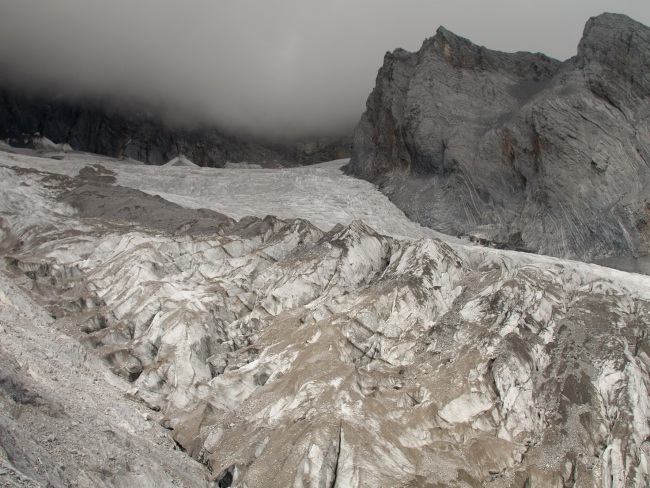 This Sept. 22, 2018 file photo shows the Baishui Glacier No.1 on the Jade Dragon Snow Mountain in the southern province of Yunnan in China. Scientists say it is one of the fastest melting glaciers in the world due to climate change and its relative proximity to the Equator. It has lost 60 percent of its mass and shrunk 250 meters since 1982. [Photo: AP]