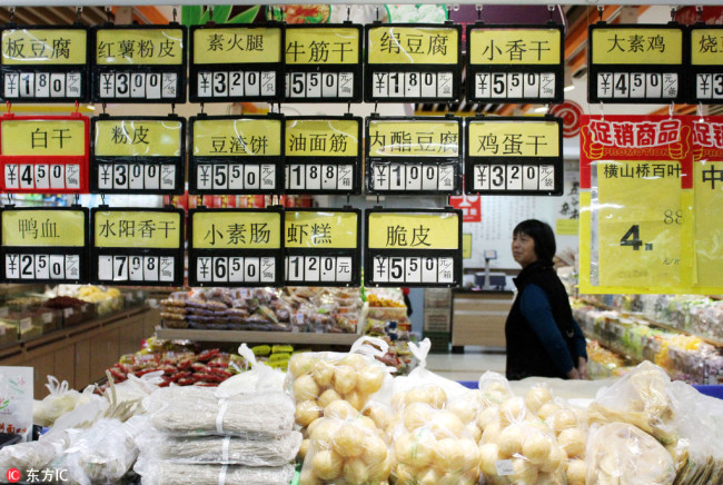 A consumer walking in a supermarket in Changzhou city, Jiangsu province. [File photo: IC]