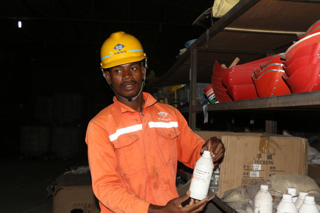 Felix Manhiga is seen working on the Maputo Bridge project. [Photo:China Plus]