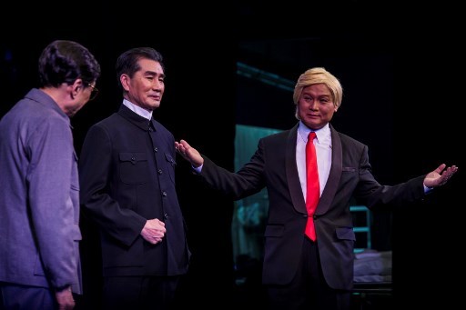 Actor Loong Koon-tin (R), dressed as US President Donald Trump, performs on stage during a rehearsal of a Cantonese opera called "Trump on Show", in Hong Kong on April 11, 2019. [Photo:AFP]