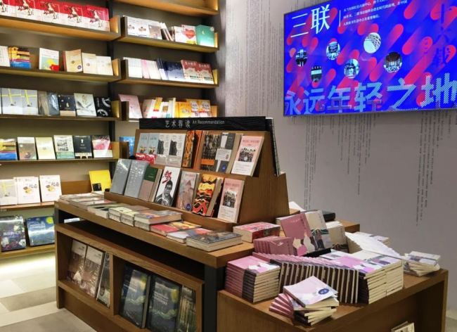 The Shanghai Sanlian bookstore in the east of Beijing aims to create a new kind of urban lifestyle for its customers. [Photo: Chinaplus/Yin Xiuqi]