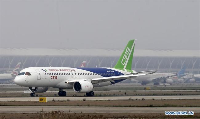 China's homemade large passenger aircraft C919 is given the first high-speed gliding test at Shanghai Pudong International Airport in Shanghai, east China, April 16, 2017. [Photo: Xinhua]