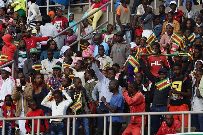 People cheer at the main event to celebrate the 39th anniversary of Zimbabwe’s Independence at the National Sports Stadium in Harare on Thursday, April 18, 2019. [Photo: China Plus]