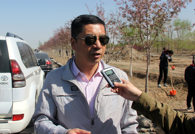 Song Junhui, the director of Urban Greening Management Office in Shihezi City, Xinjiang on April 21, 2019. [Photo: China Plus] 