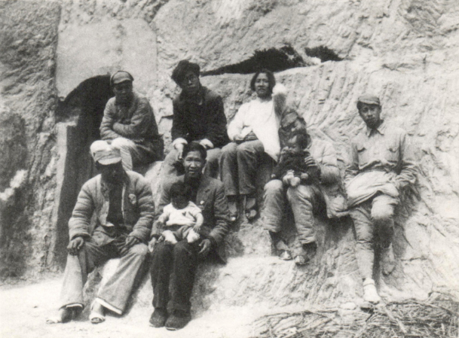 Xian Xinghai (2nd to the left in the front row) holding his daughter on his knees took this photo with faculty members of Lu Xun Arts College in 1940. (Li Huanzhi, far right.) [Photo Courtesy of Li Dakang]