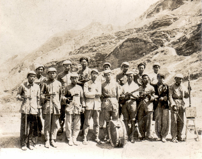 The Lu Xun Arts College orchestra that performed the Yellow River Cantata in 1939 posed for this photo after its premiere. Li was the 4th from the left in the front row. [Photo Courtesy of Li Dakang]