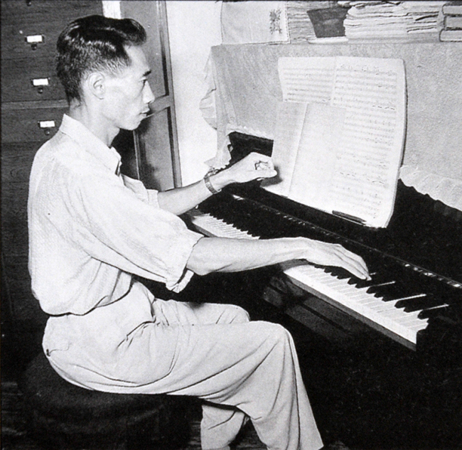 In June 1954, Li Huanzhi composed ‘The Spring Festival Suite’ at home in Beijing.  [Photo Courtesy of Li Dakang]