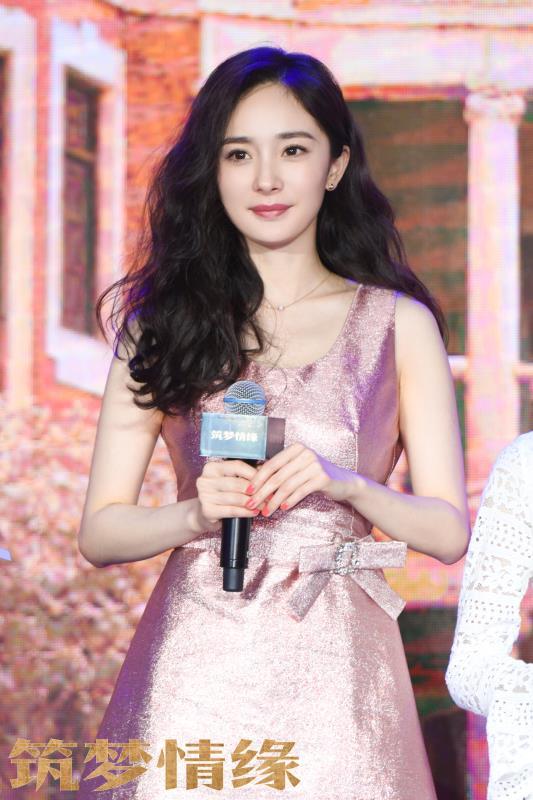 Veteran actress Yang Mi attends a promotional event in Beijing on Sunday, May 5 2019 for a new TV drama on Chinese architects in Shanghai in the 1920s. [Photo: China Plus]