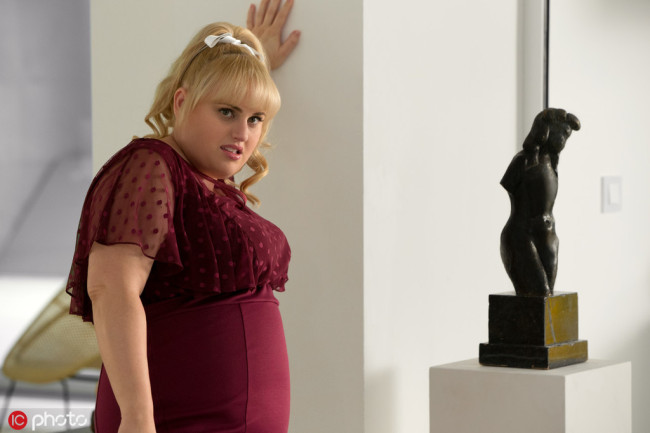 Anne Hathaway and Rebel Wilson star in the comedy "The Hustle." [Photo: IC]