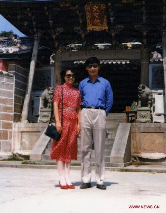 Xi Jinping and Peng Liyuan in 1987, Dongshan Island, Fujian Province. [Photo: China Plus]