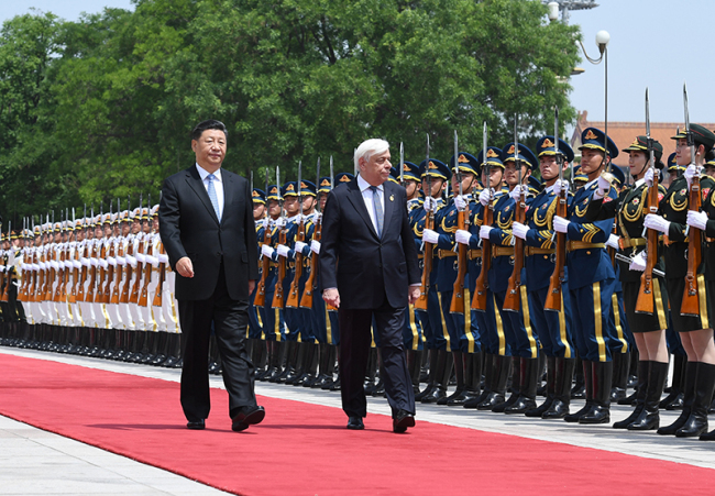 Chinese President Xi Jinping hosts a welcome ceremony for Greek President Prokopis Pavlopoulos in Beijing on May 14, 2019. [Photo: Xinhua]