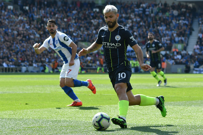 Sergio Aguero (10) of Manchester City on the attack during the Premier League match between Brighton & Hove Albion and Manchester City at American Express Community Stadium on May 12, 2019 in Brighton, United Kingdom. [Photo: IC]